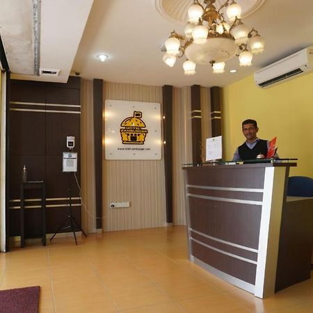 Hotel Zamburger Airport Κότα Μπάρου Εξωτερικό φωτογραφία