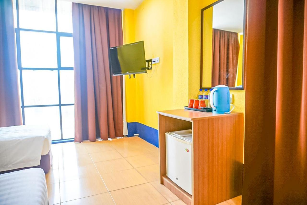 Hotel Zamburger Airport Κότα Μπάρου Εξωτερικό φωτογραφία